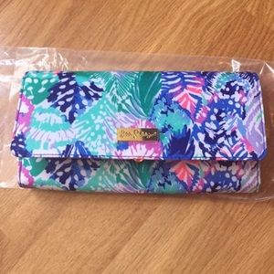 Lilly Pulitzer travel wallet